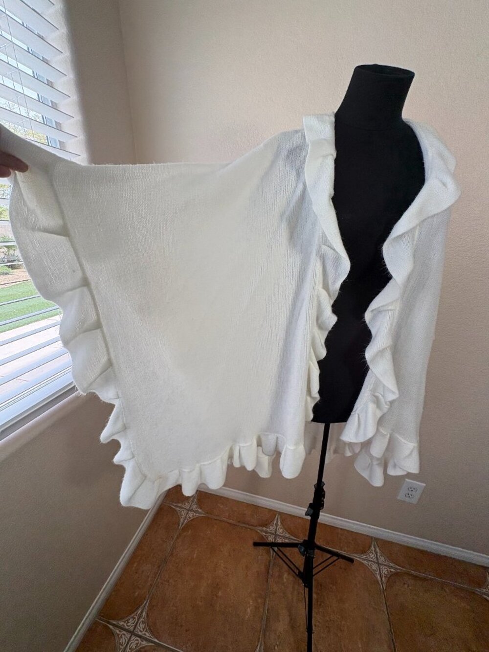 Croft & Barrow Ivory Ruffle Ruana Wrap Wedding Guest Evening Shawl One Size - Picture 3 of 6